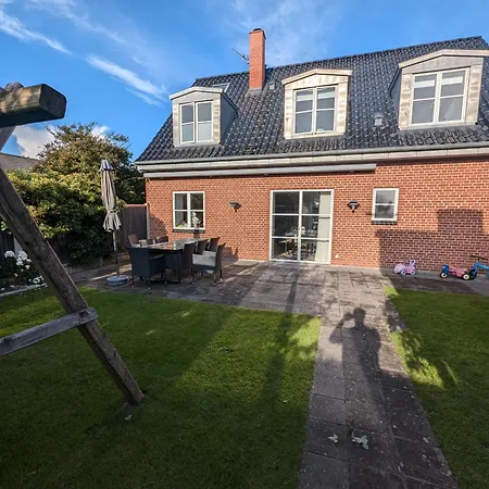 Villa Charming Townhouse Of 173 M2 With Double Carport