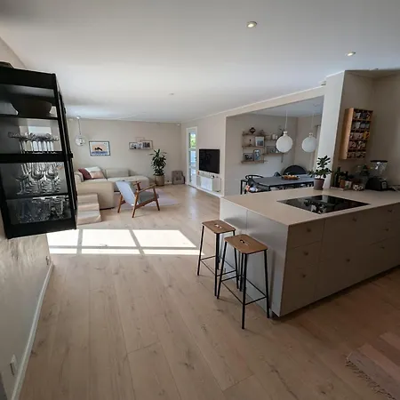 Charming Townhouse Of 173 M2 With Double Carport Villa *